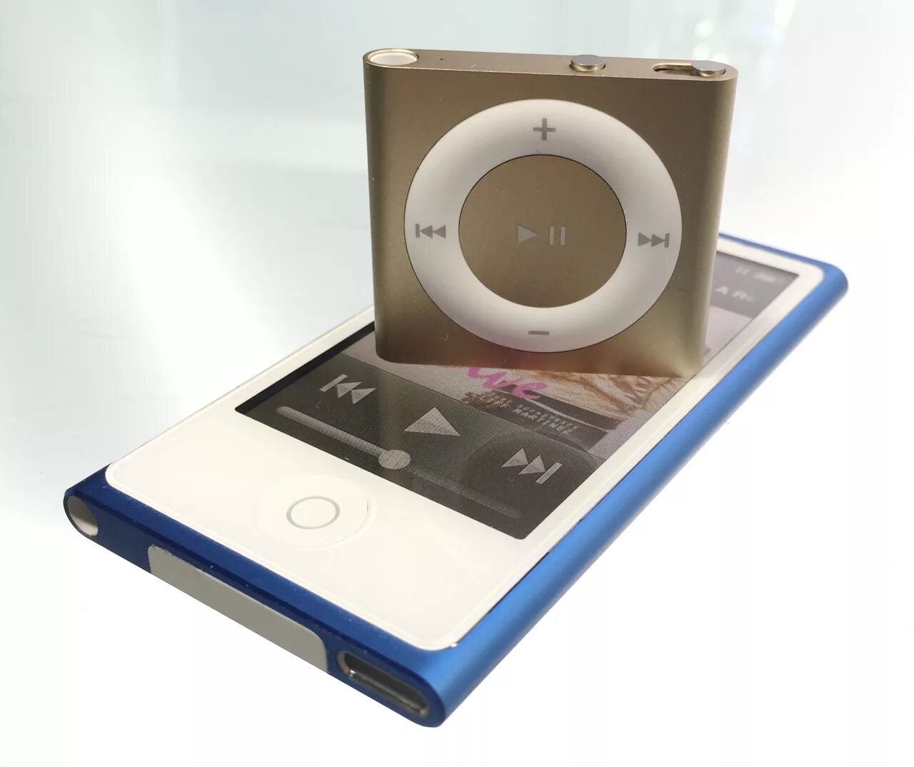 Старые ipod. Ipod nano shuffle. ipod shuffle дата выхода. старый ipod nano. старые айподы.