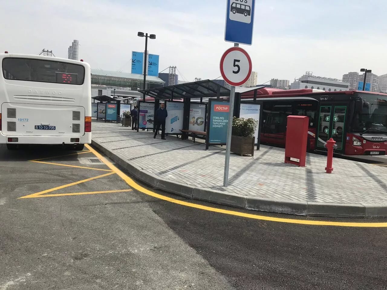 15 автобус обратно. Автобусная остановка баку. автобусные конечные. конечная остановка. конечная остановка автобуса.