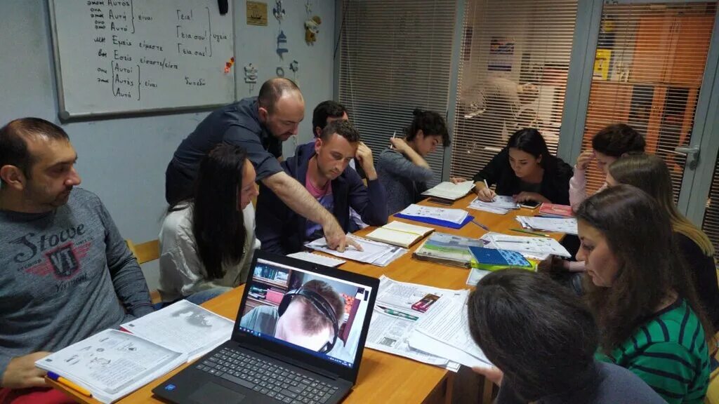 курсы греческого языка в москве. курсы греческого языка. студенты греции. курсы греческого языка. школа греческого языка стратоса сиурдакиса.