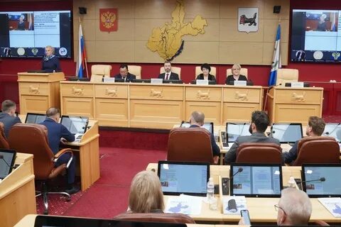 Законодательное собрание принимает