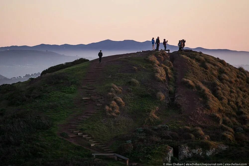 Никита кологривый сериал два холма. Два холма. Два холма в парке галицкого. Два холма сериал 2021. 2 холма пример.