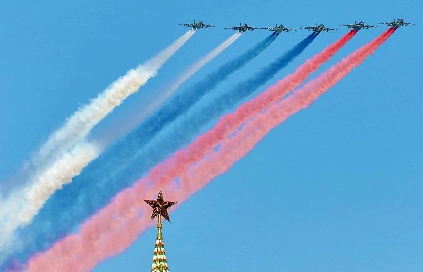 День победы в небе праздничный. Самолеты на параде. Самолеты Триколор. Самолет с российским флагом. Самолеты в небе 9 мая.