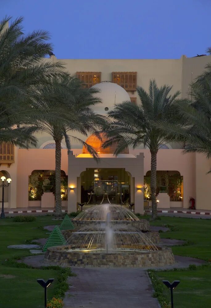 Continental hurghada. Movenpick Resort Hurghada. Мовенпик Египет Хургада. Континенталь отель Хургада. Мовенпик Хургада Резорт.