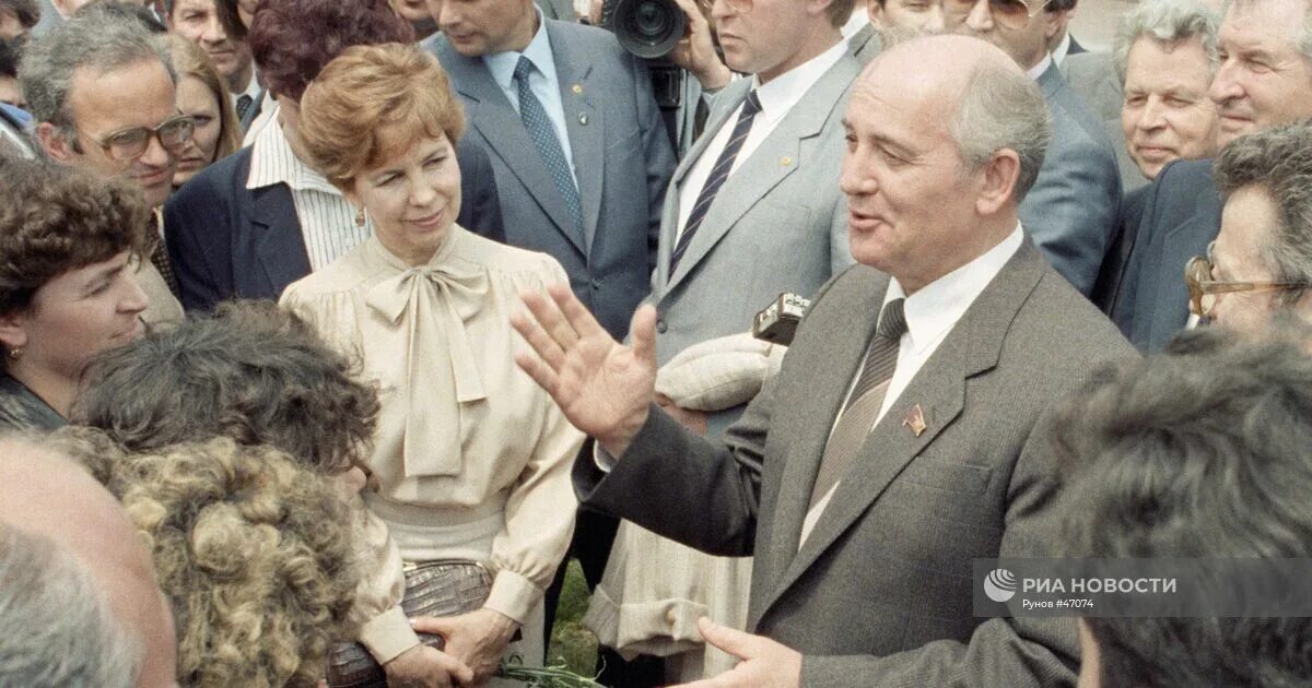 Ускорение м горбачева. М С Горбачев 1985.