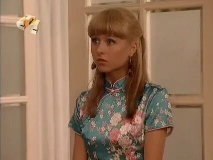 Miroslava Karpovich kokraklarini chaqnadi