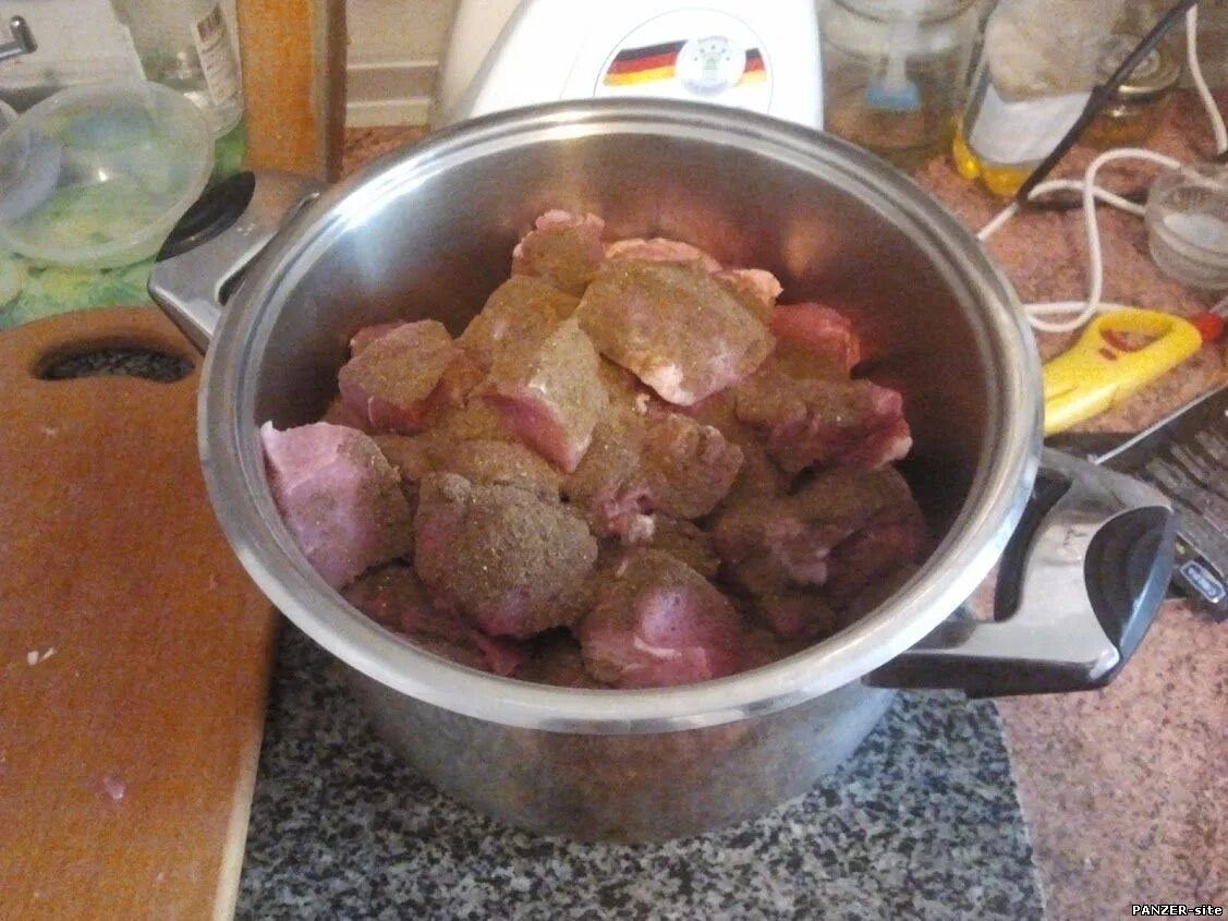 Можно ли заморозить шашлык в маринаде. Мариновка шашлыка. шашлык маринованный. маринад для шашлыка. замаринованный шашлык дома.