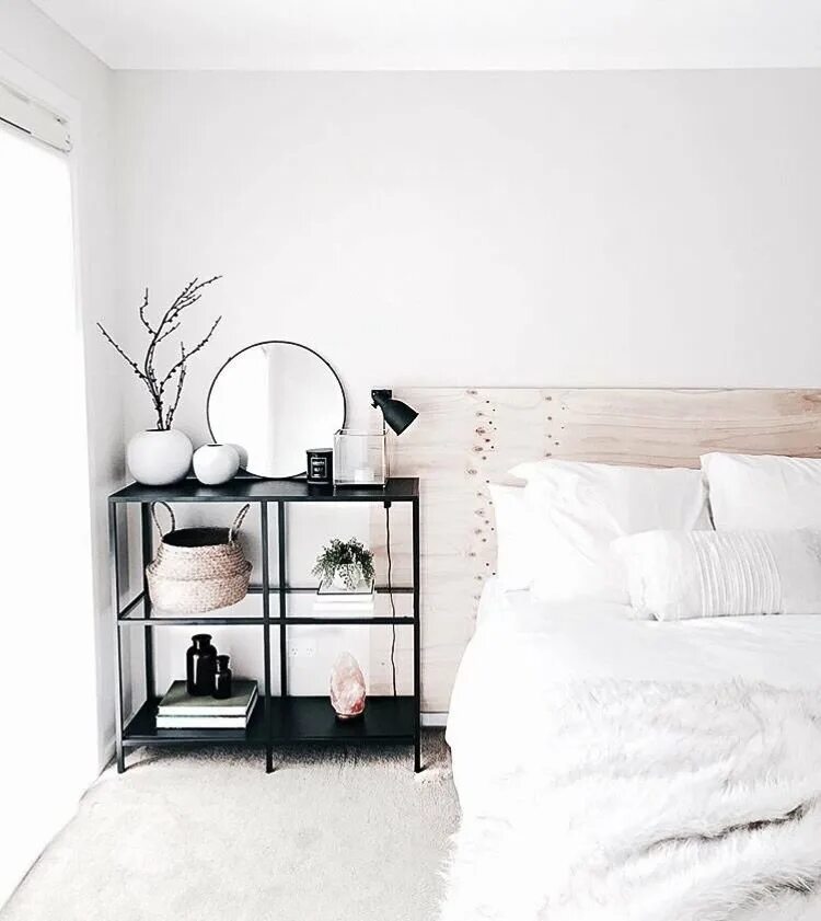 Эстетика белой комнаты подростка. Эстетика белой комнаты. Эстетика белой комнаты. Спальня для девочки в белых тонах. Современная комната для девушки.