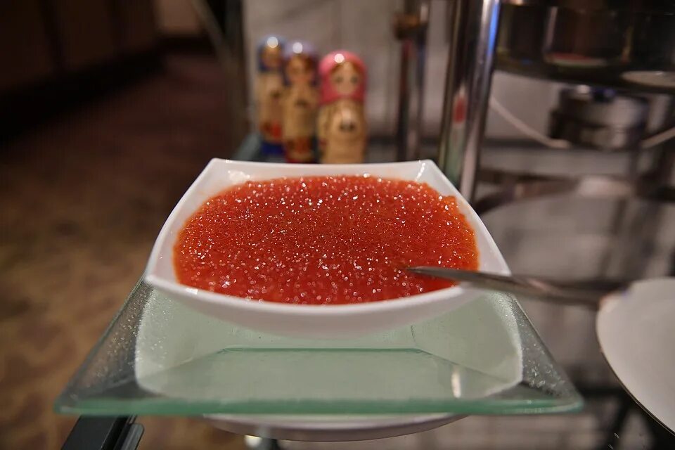 Жидкая красная икра. Куботейнер икры кеты. Красная икра чехов. Красная икра при поносе. Понос от красной икры.