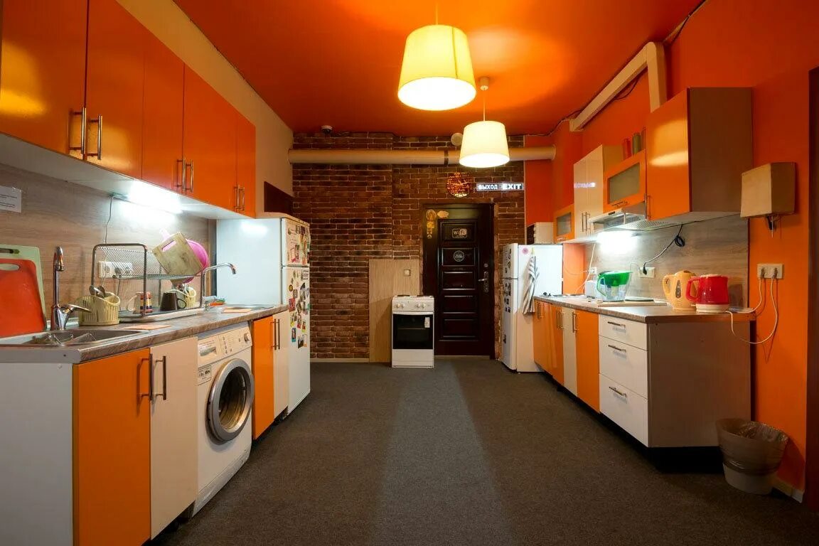 Горького 17 челябинск общежитие. Красивое общежитие. Новосиб хостел железнодорожная. Комната для троих хостел. Хостел и отель вояж.