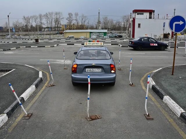 Автодром Екатеринбург. Парковка в России. Заезд на эстакаду без ручника. Эстакада на автодроме. Эстакада без ручника