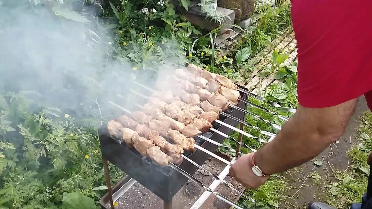 Шашлык в деревне. Шашлычок в деревне. Шашлыки в селе. Сельский шашлык.