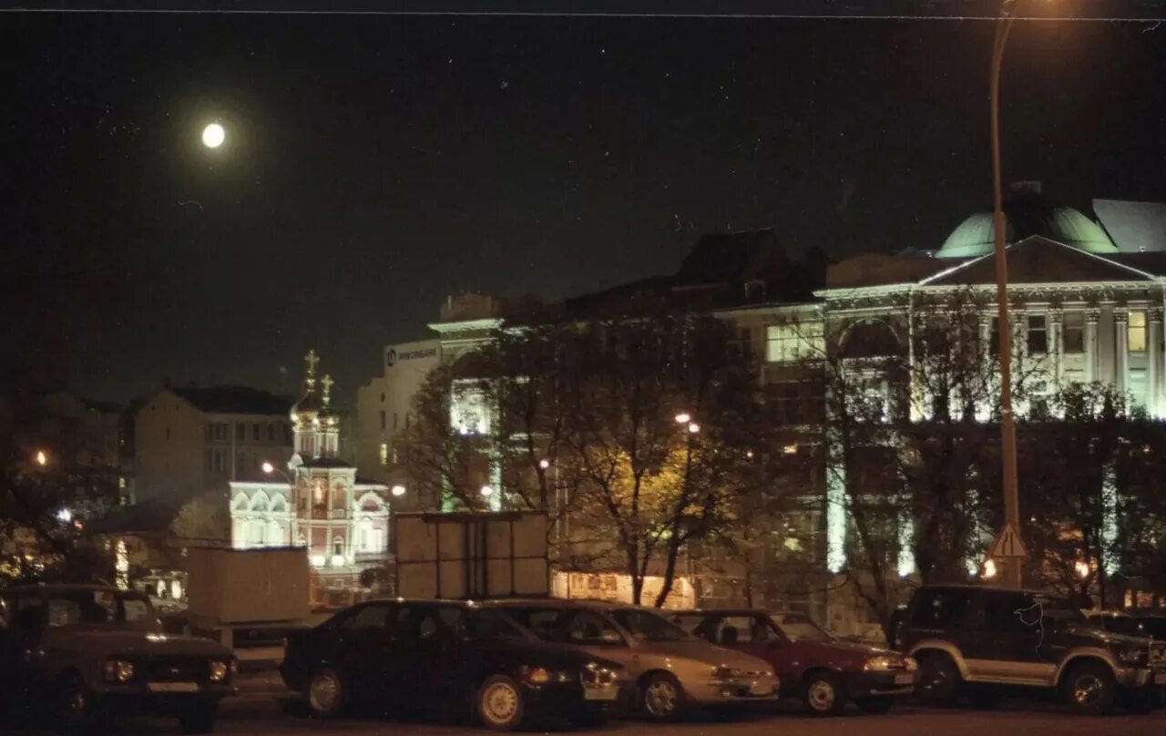 Клуб либерти новокузнецк. Либерти китай-город ресторан. Славянская площадь дом 4. Либерти бар китай-город. Паб либерти славянская площадь.