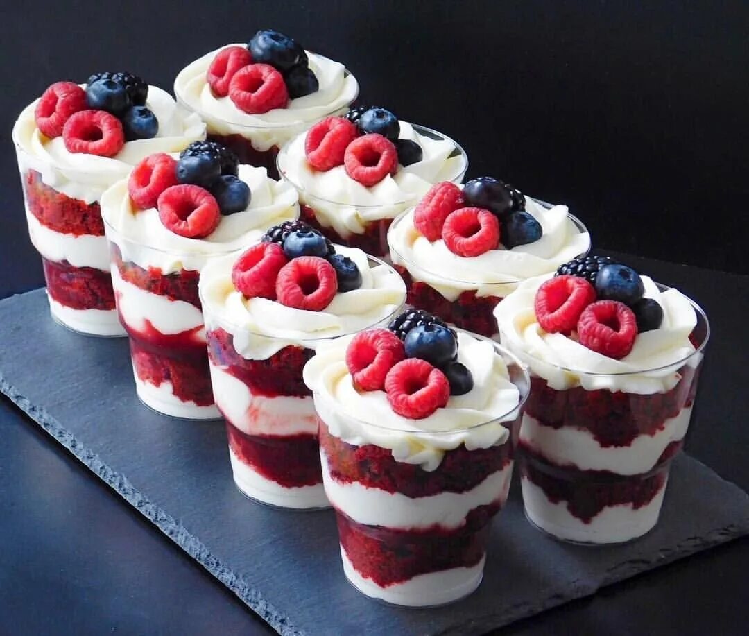 капкейки в стаканчиках. украшение мороженого. трайфл тирамису. капкейки с маскарпоне. трайфл рафаэлло.
