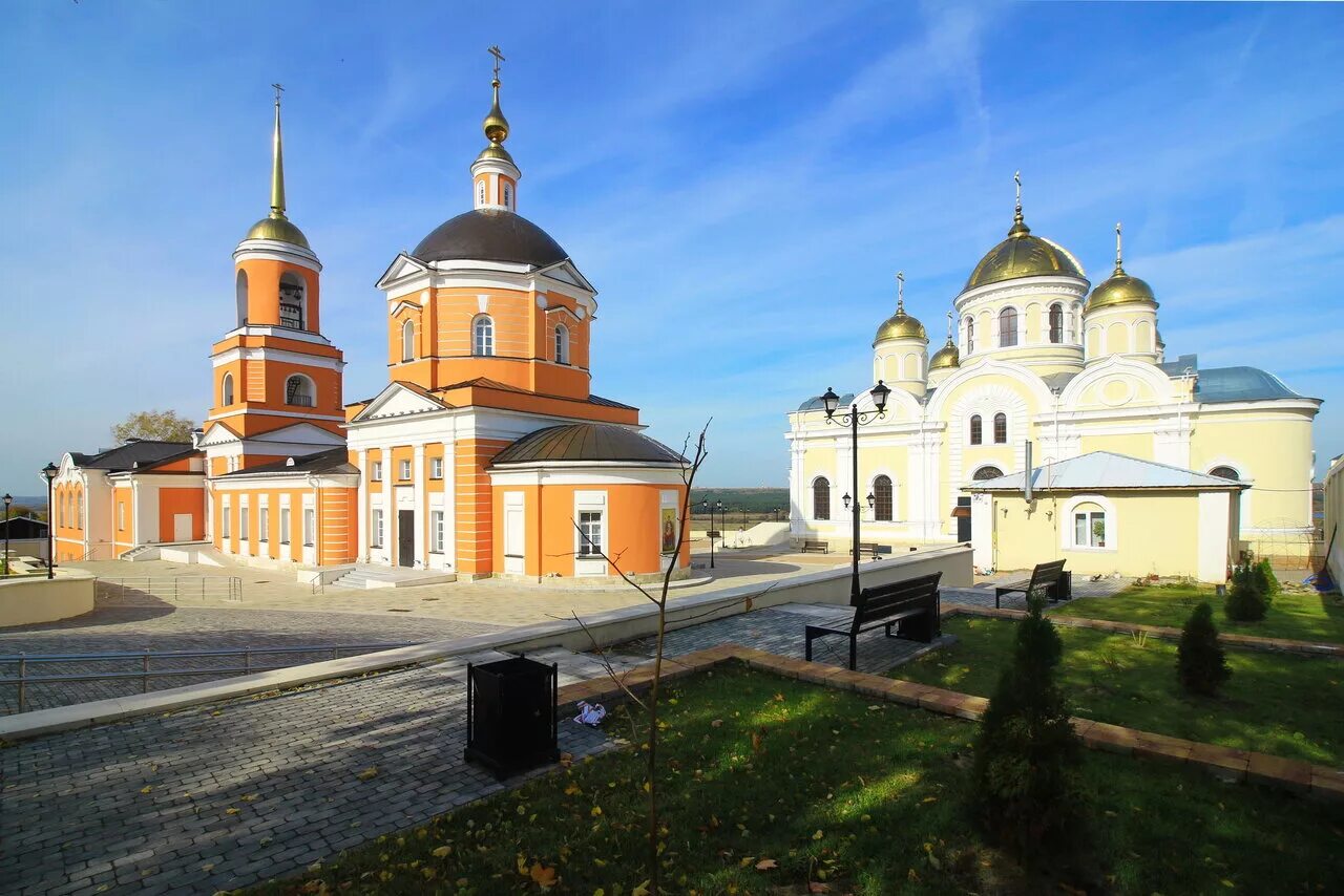 Патриарший наместник Московской епархии освятил Преображенский собор и Никитский