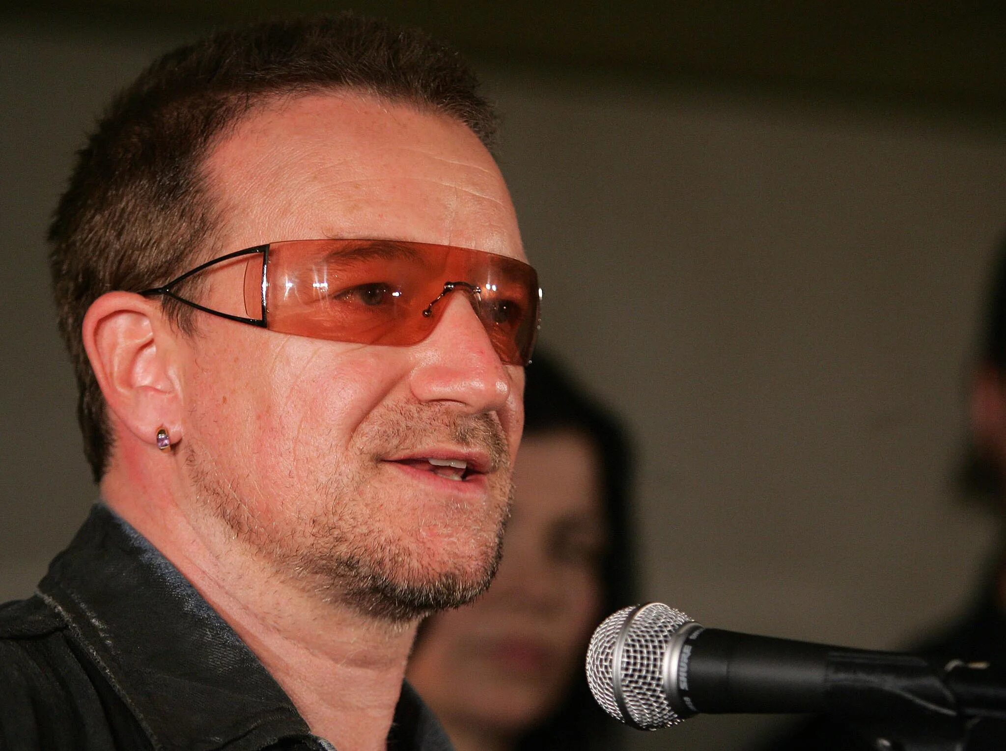 Боно. Bono Glasses. Bono Sunglasses. Ю ту солист Боно в желтых очках. Боно отзывы