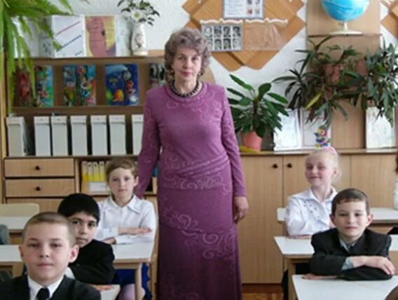 учитель начальных классов. великий новгород школа 14 учителя. учитель в школе. 14 школа учитель начальных классов. 14 школа учитель начальных классов.