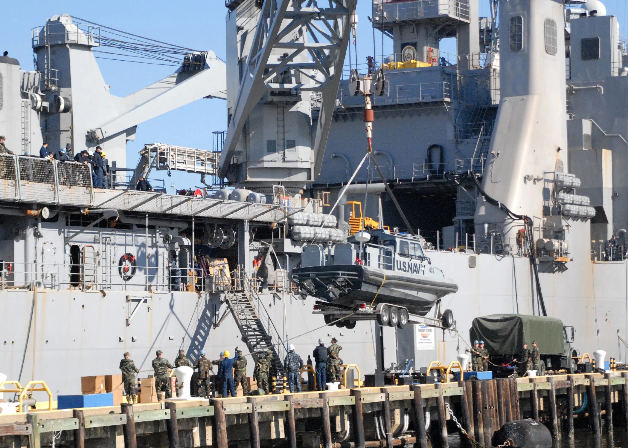 USS Carter Hall. Десантный корабль-док USS Carter Hall. Транспорт-док Carter Hall.. Expeditionary transfer Dock. 50 load