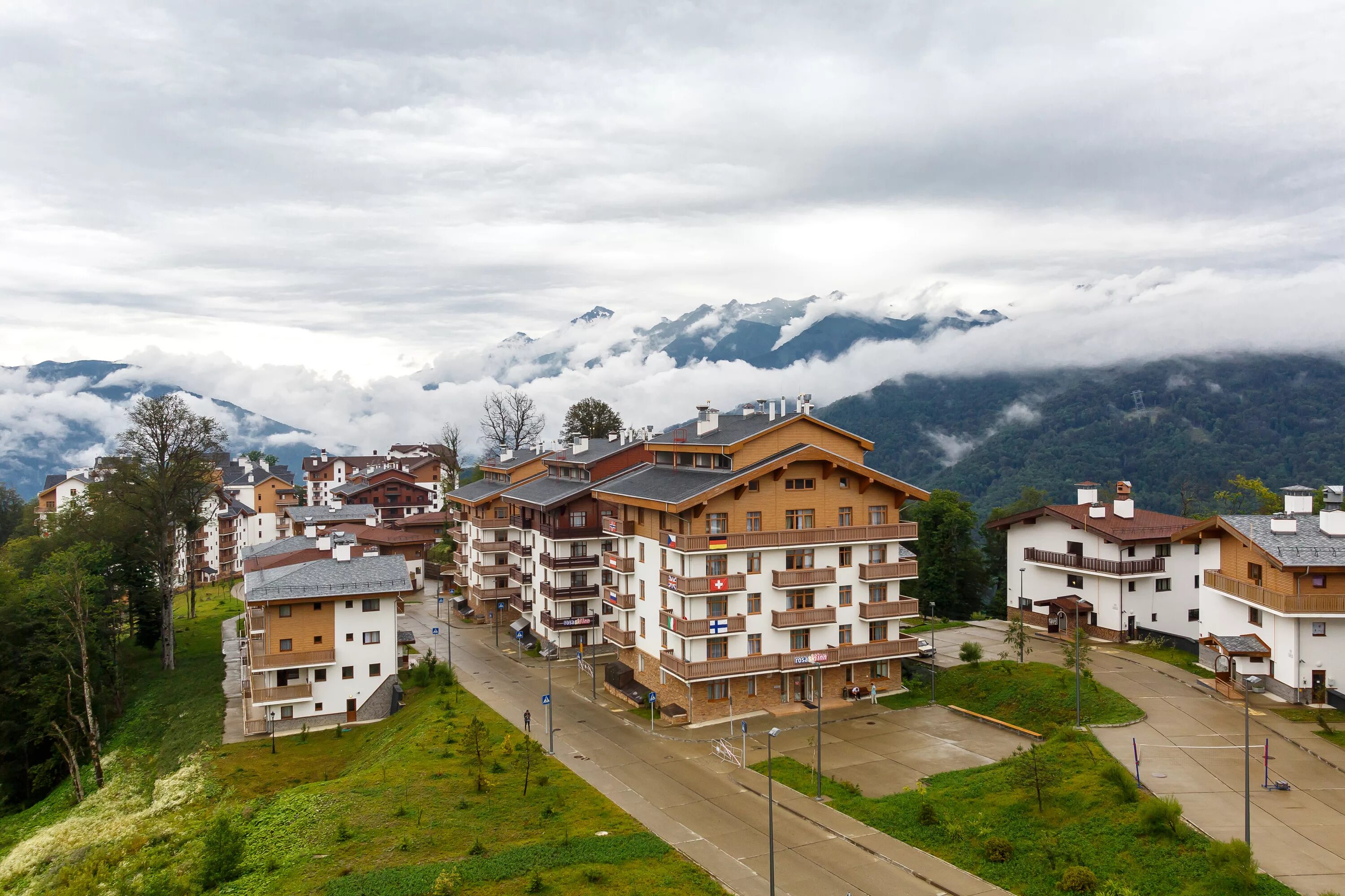 Rosa ski hotel. Олимпийская деревня Эсто садок.