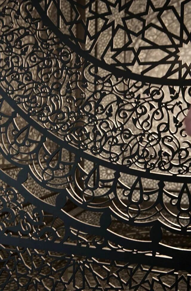 Кружевная тень деревьев. Кружева тени. Китайское кружево. Кружева тени. Тени от кружев на девушке.