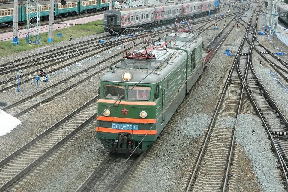 Поезд Новосибирск Кулунда. Кулунда Новосибирск железная дорога. Столкнулся поезд Новосибирск Кулунда. Поезд Санкт-Петербург Новосибирск. Звук приближающегося поезда