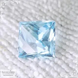 Бледно голубой камень