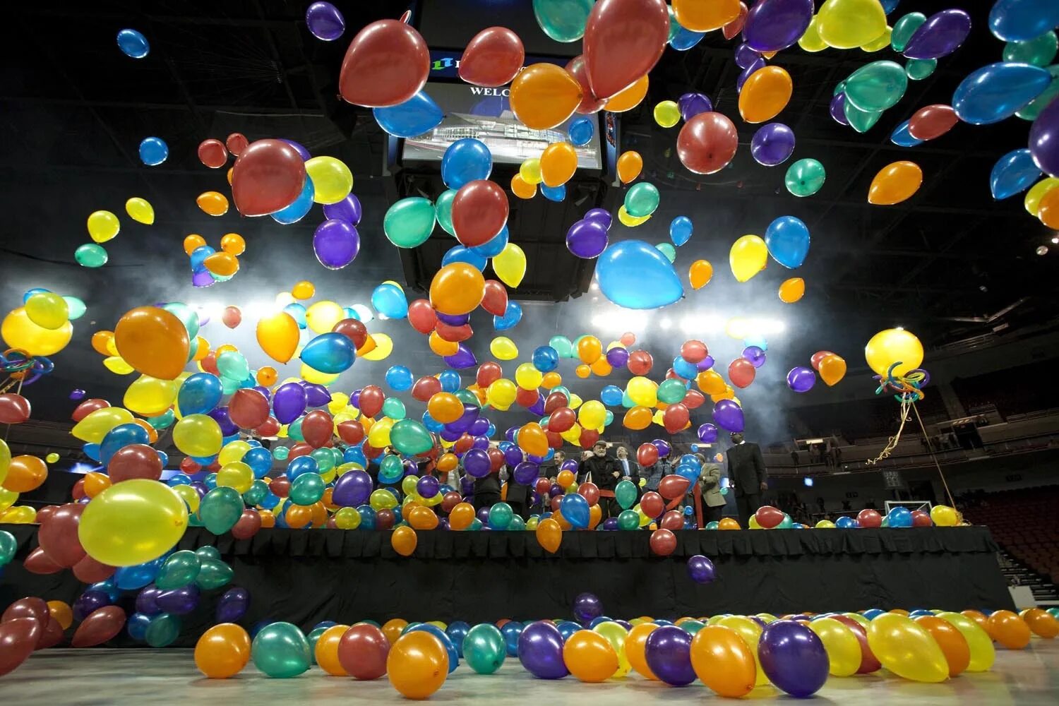 Выпуск воздушных шаров. Воздушные шары. Воздушные шары праздник. Шары на праздник. Воздушный шарик.