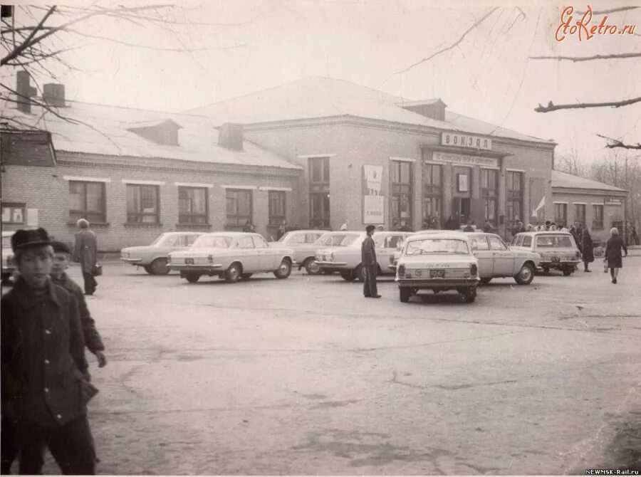Новомосковск старое фото Улица Комсомольская, здание городской администрации Советское время. Новомоско
