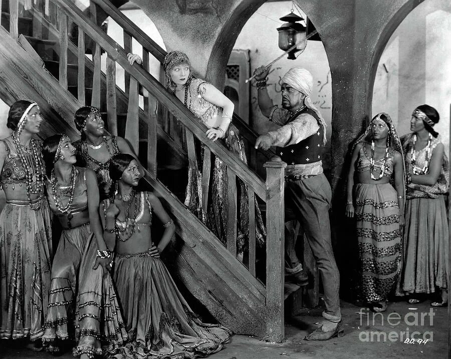 Гарем отель игра. Гарем комикс. Тренировка с тренером. Тренировка рабынь для личного. Гарем отель кейт.