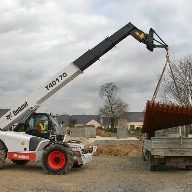 Ремонт bobcat. Bobcat t40170. Телескопический погрузчик Бобкэт. Вилочный погрузчик телескопический Bobcat. Бобкэт погрузчик с телескопической стрелой.