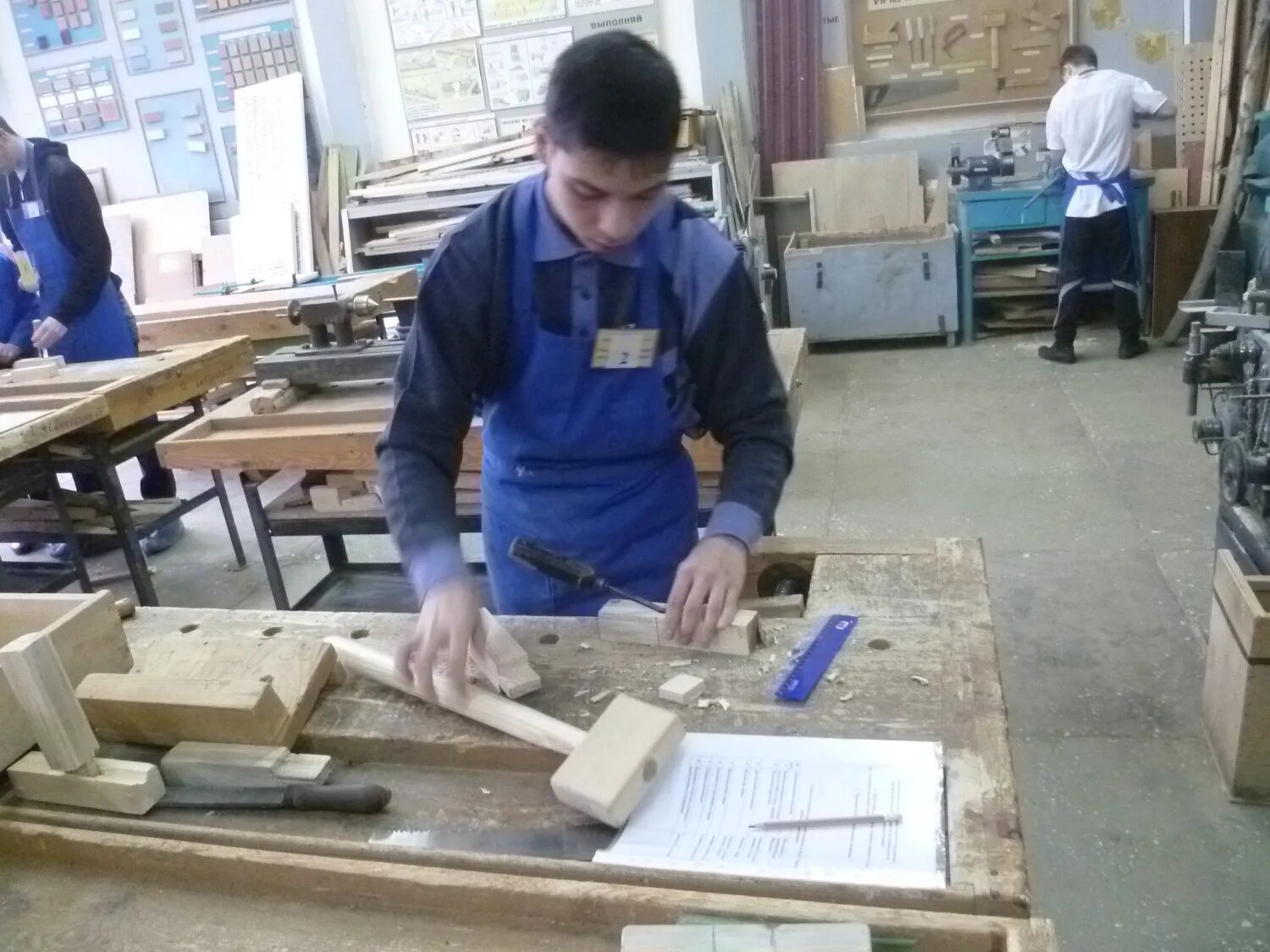 сборщик изделий из древесины. столяр и мастер столярного и мебельного производства. столяр благовещенск. столяр мебельного производства. столяр мебельного производства.