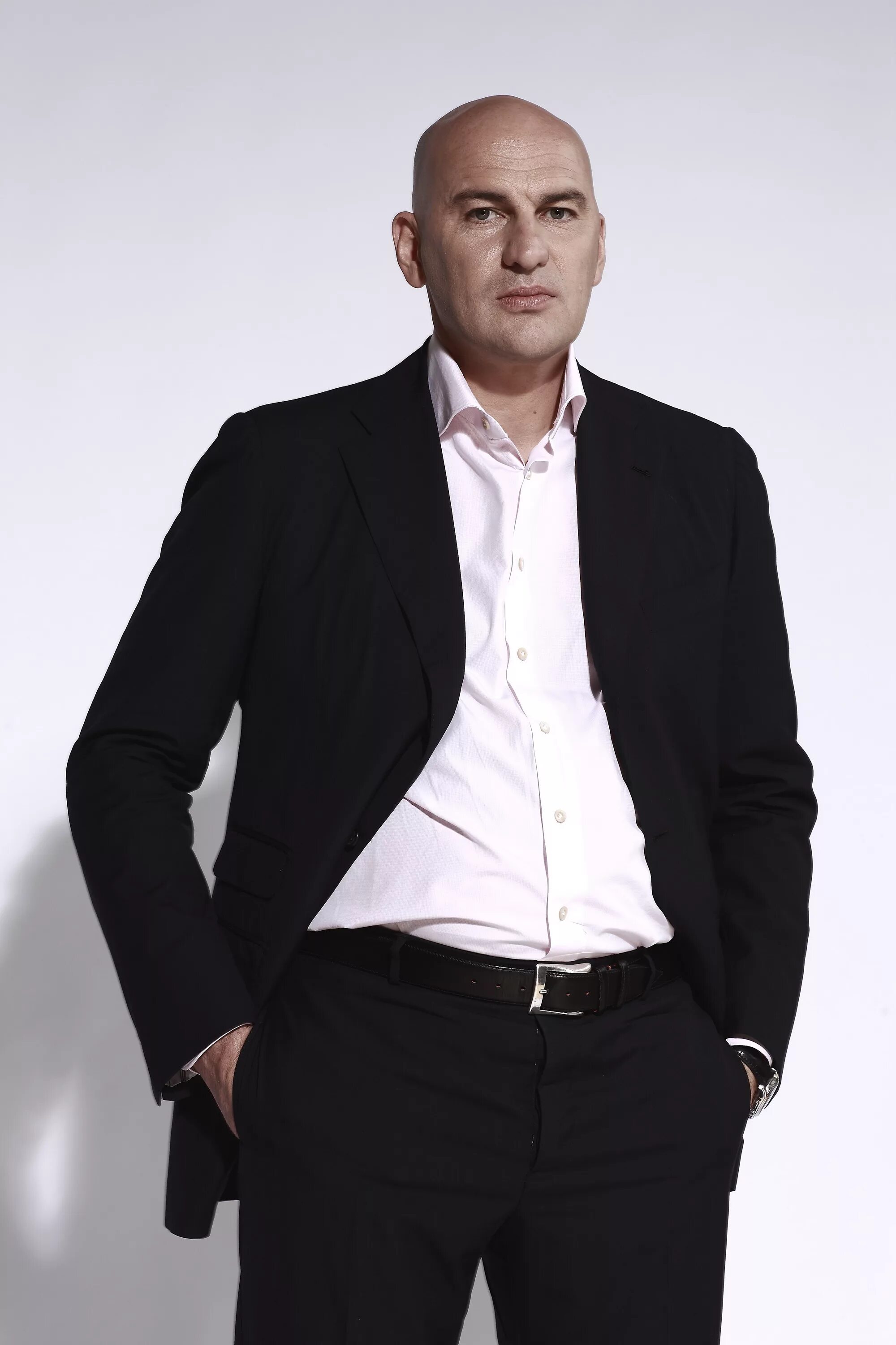 лысый бизнесмен. американский бизнесмен лысый. александр гандапас. лысый бизнесмен. лысый бизнесмен.