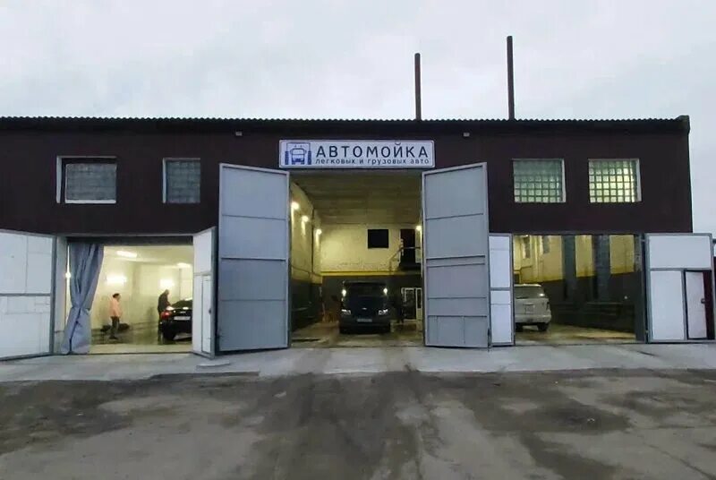 Мойка грузовых автомобилей. Автобус в мойке. Круглосуточная грузовая мойка. Круглосуточная грузовая мойка. Мойка грузовых авто.