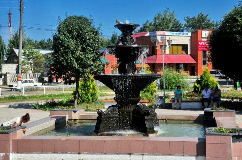 Город люд. Фонтан людиново. людиново фонтанная площадь. город людиново калужской области. город людиново фонтан.