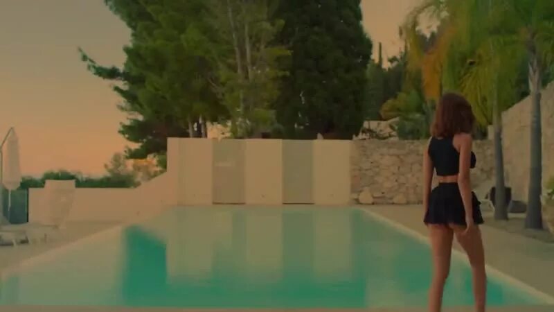 Ани лорак в клипе мы нарушаем. Мы нарушаем ани лорак. Ани лорак в бассейне. Ани лорак клипы. Мы нарушаем ани лорак.