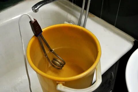 Кипятильник в пластмассовом ведре