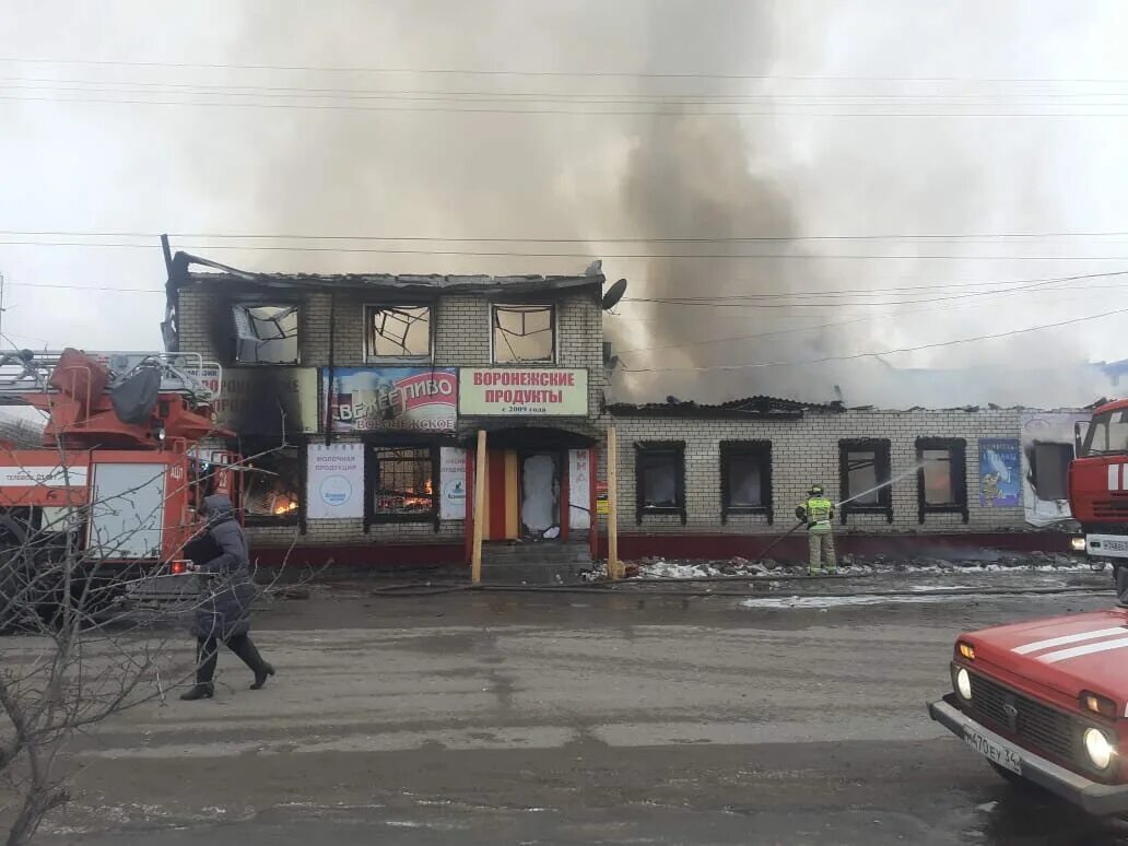 Последний день в урюпинске. Волгоград пожар 10.06. Пожар в Урюпинске. Торговый центр Урюпинск пожар. Пожар в Урюпинске вчера.