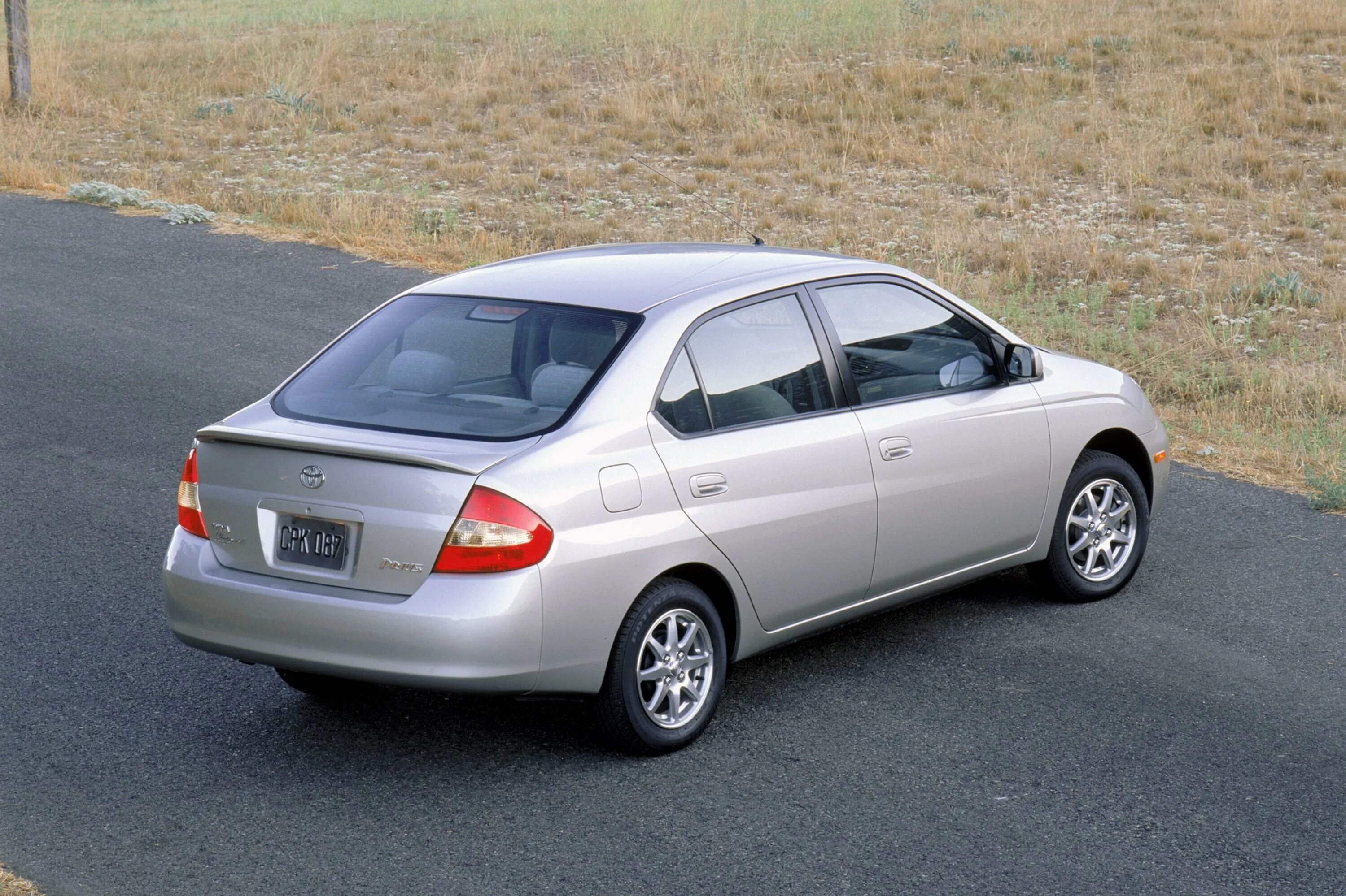 Тойота 11 поколение. Toyota Prius nhw11. Тойота Приус 1 поколение. Тойота Приус гибрид 1 поколение. Toyota Prius 2000.