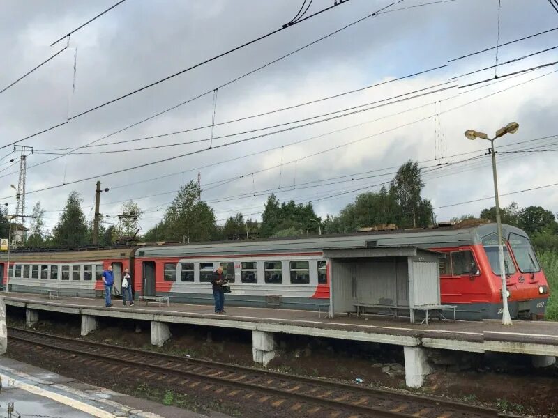 Апрелевка поезд. Железной дороги апрелевке. Апрелевка станция 2000. Эд4м рэкс апс красный. Апрелевка поезд.