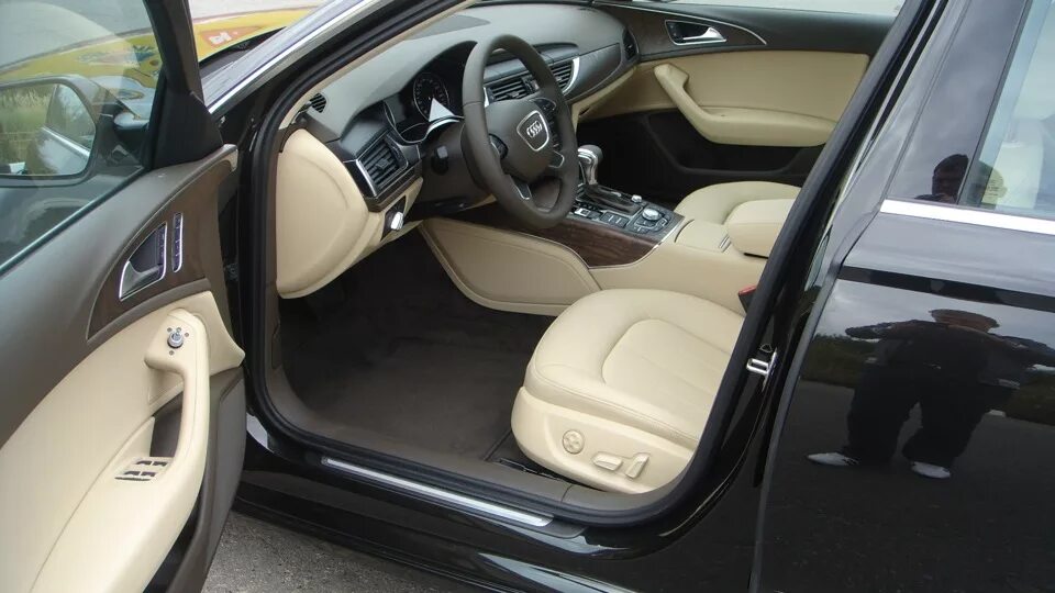 Цвет салона ауди. Audi a5 коричневый салон. Цвет салона ауди. Audi а5 f5 красный салон. Audi exclusive салон.