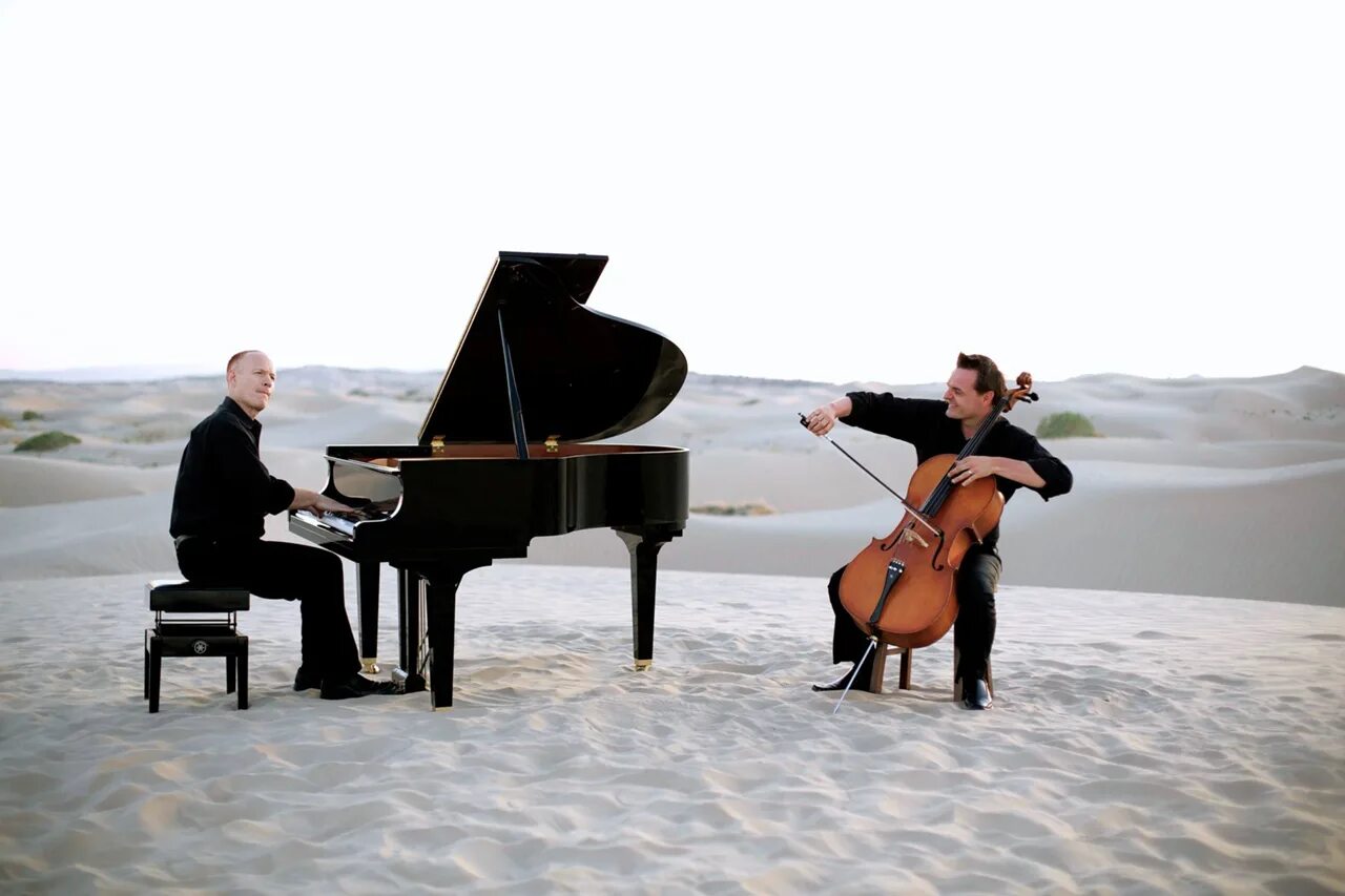 Наушники для студии звукозаписи. Группа большой симфонический оркестр имени п. Большой коллектив музыкантов. Музыканты оркестра. Музыка исполняемая большим.