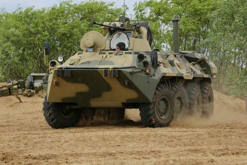 Бтр чита. Бронемашины бтр-80. Бтр-80 бронетранспортёр. Бтр 82а тайфун. Бтр 80 в грязи.