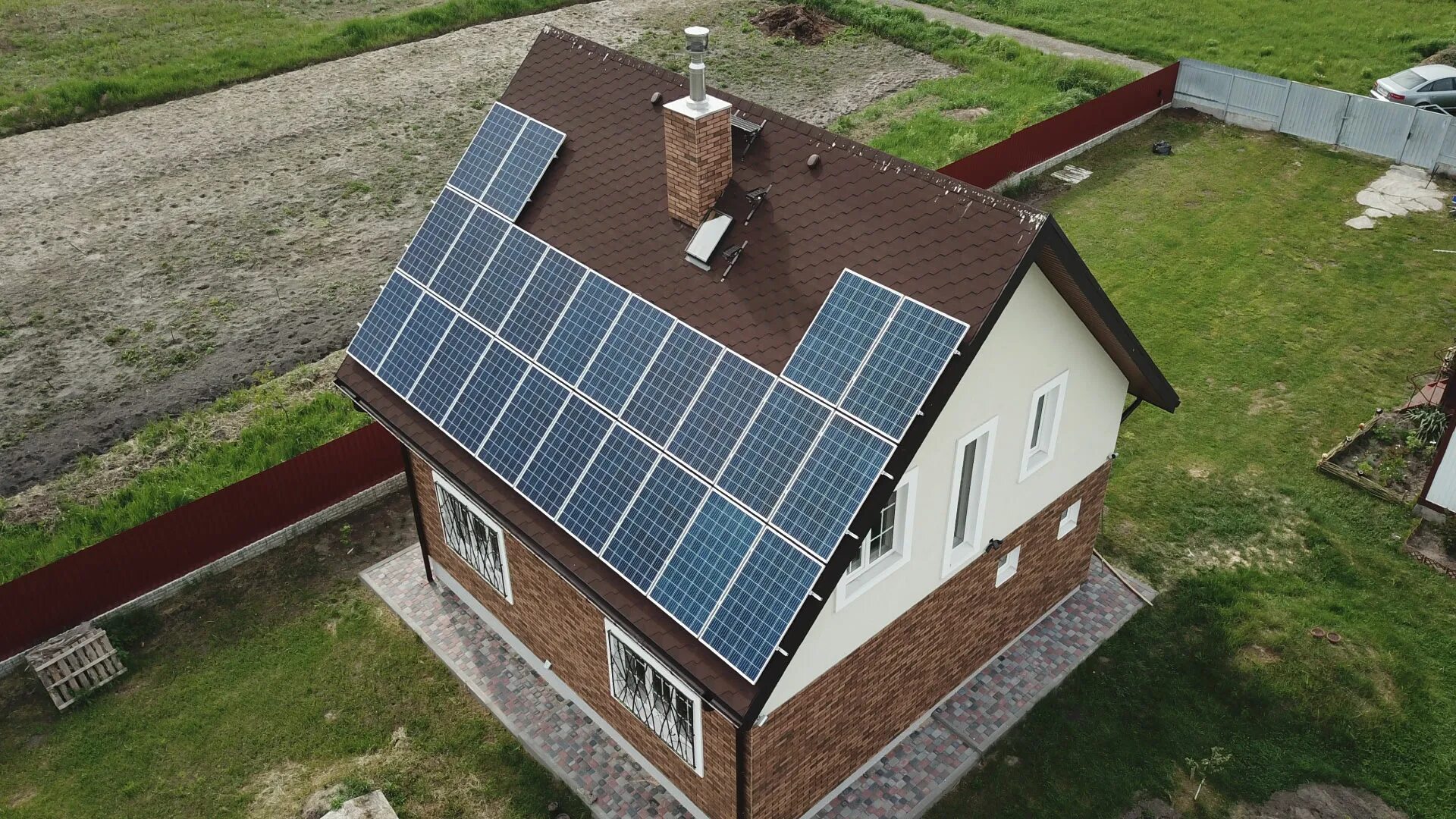 Полностью автономный. Автономные солнечные электростанции. Автономный дом. Солнечная электростанция для дачи. Солнечная электростанция на доме.