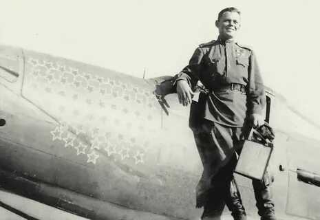 Летчик бомбардировщик военноначальник вторично удостоенный