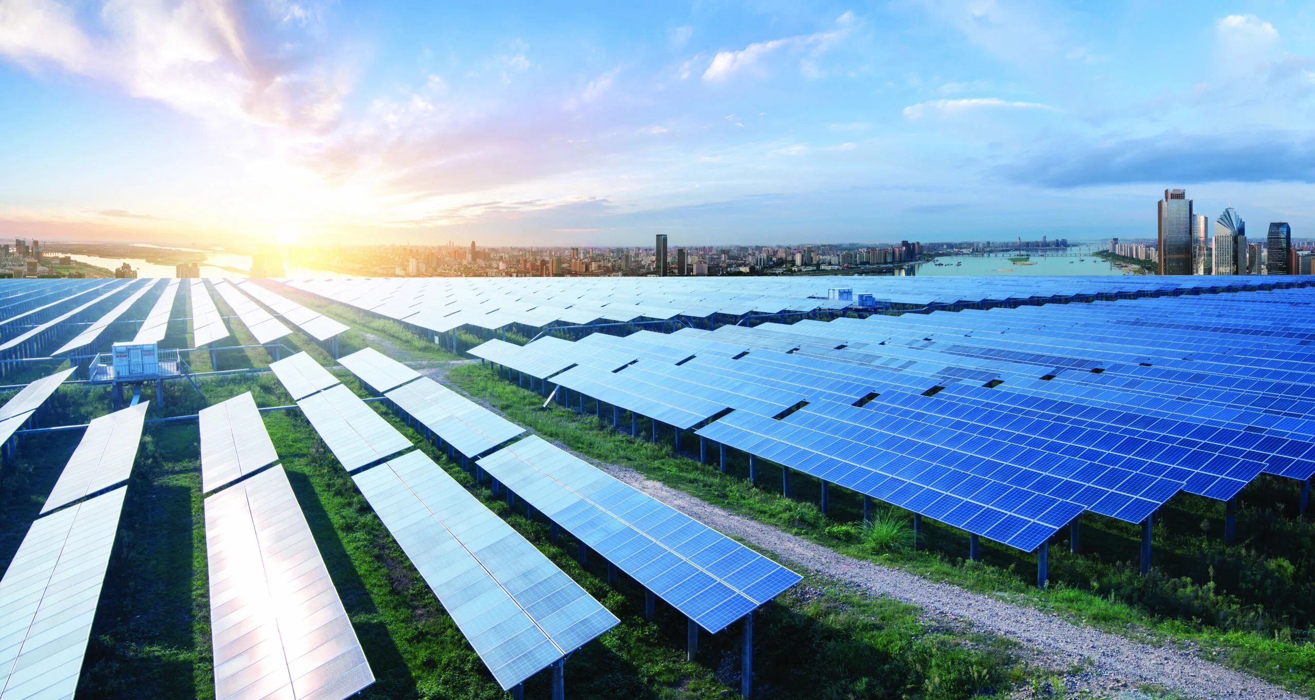 Производство солнечной энергии. Солнечные панели Eco Green Energy. Альтернативная Энергетика новой Зеландии. Energy Green Китай. Навоинская Солнечная электростанция.