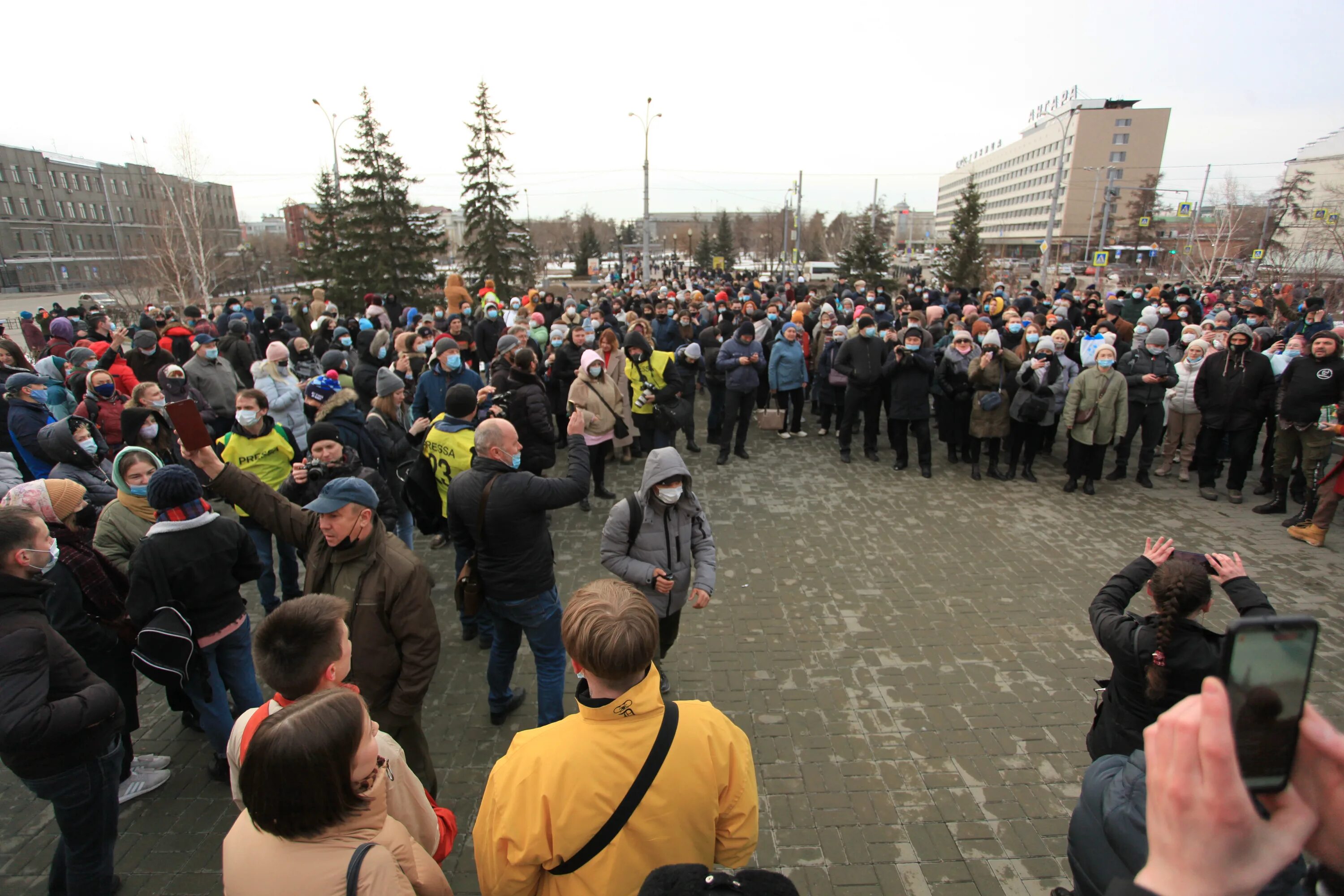 14 20 21 апреля. Митинг 21 апреля 2021. Митинг Навального в Иркутске. Стихийный митинг.