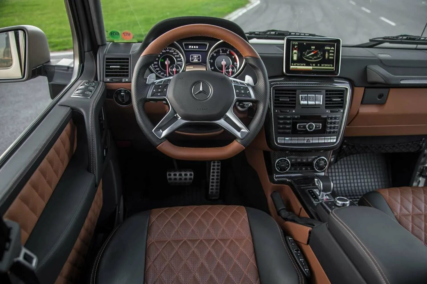 Mercedes benz g63 hamann. Гелик черный в автосалоне. Гелендваген в автосалоне. Гелик новый москва. Mercedes-benz g-класс 2024.