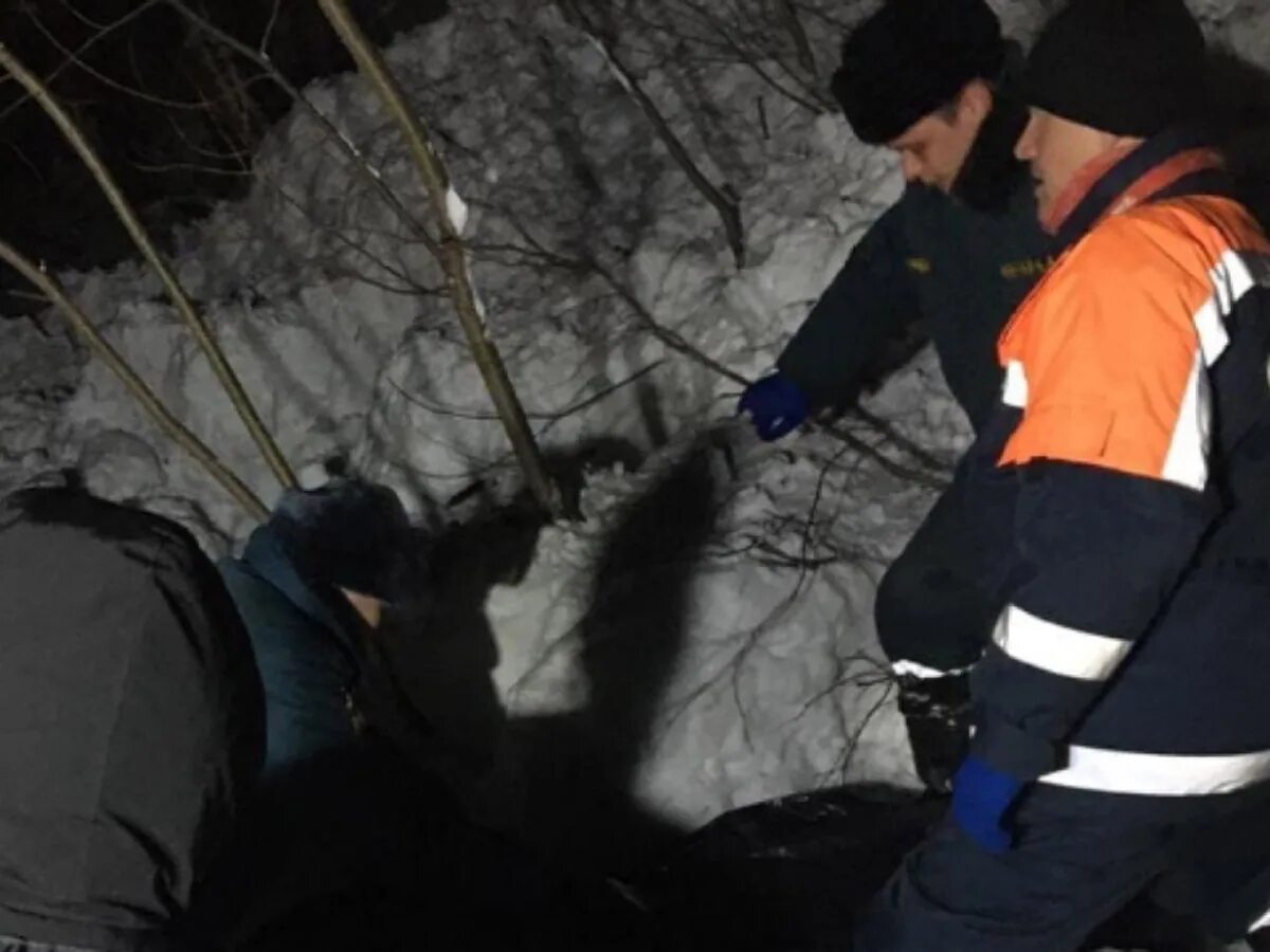 Нападение в мурманской области. Лавина в Мурманской области 2021. Спасение попавших под лавину. Девочка Хибины лавина. Лавина в Хибинах 2021.