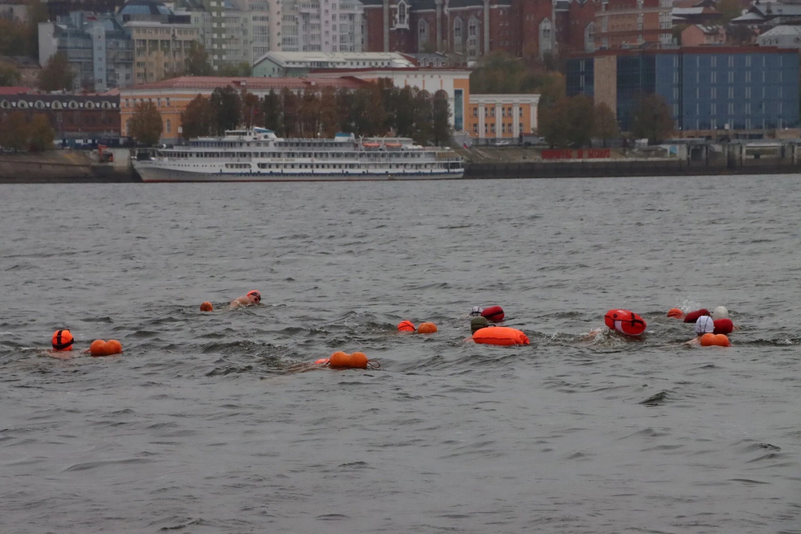 Аномально холодная погода картинки. Почему в перми холодно. Почему в перми холодно. Пермский треугольник. Весна холодная погода.