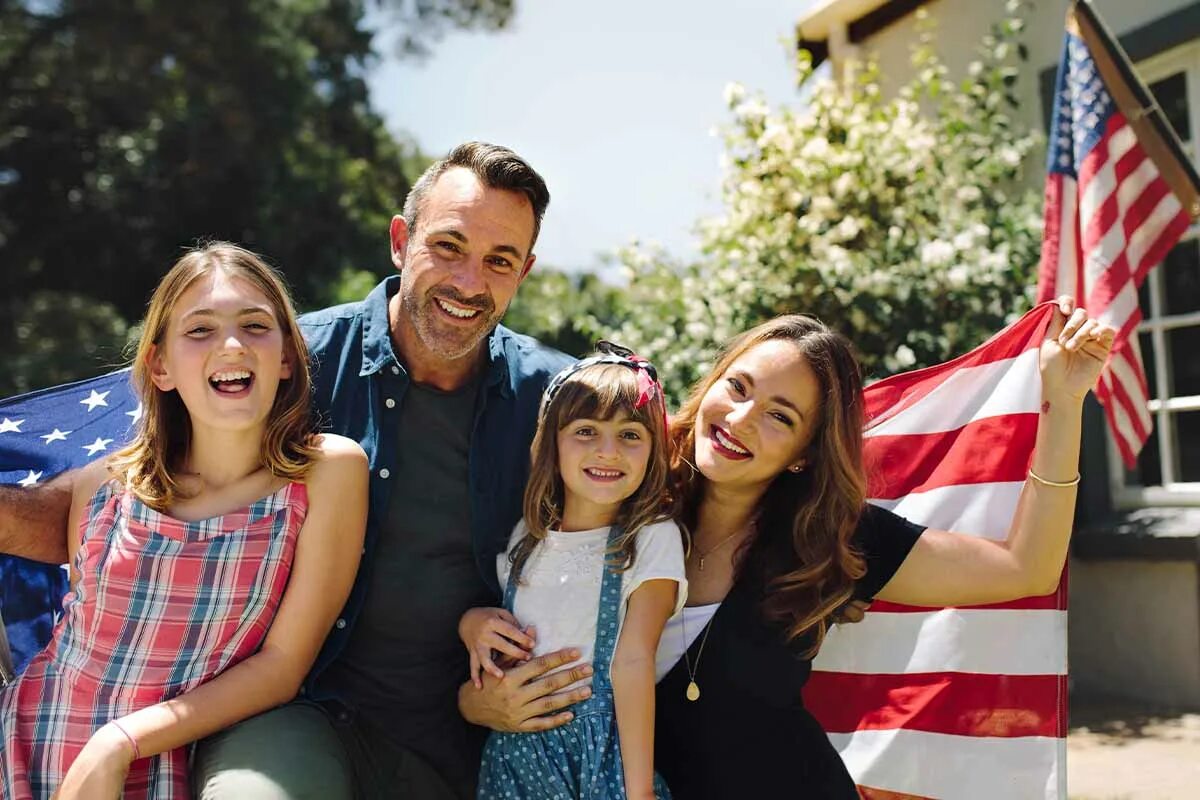 Семья на американском английском. Американская семья. счастливая американская семья. современная американская семья. семья американцев.