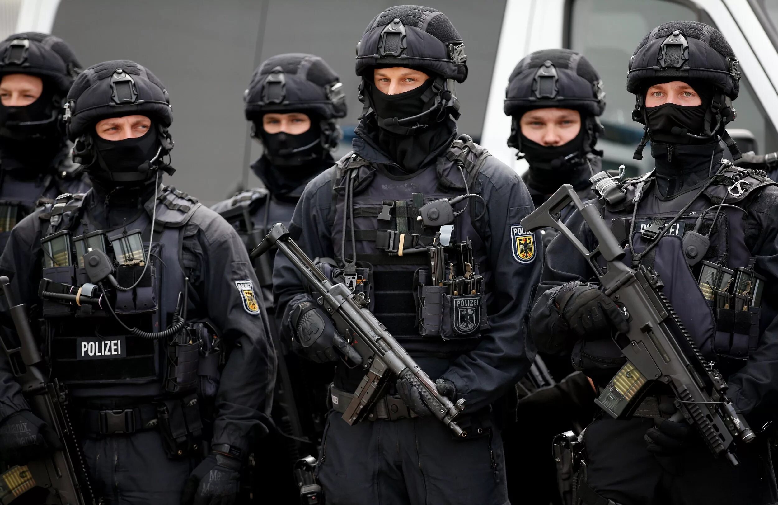 Спецназ в англии 9 букв. Спецназ GSG 9. Немецкий спецназ GSG 9. GSG 9 экипировка Polizei. Gsg9 униформа.